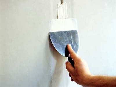Шпатлевка - лучший материал для выравнивания стен.
